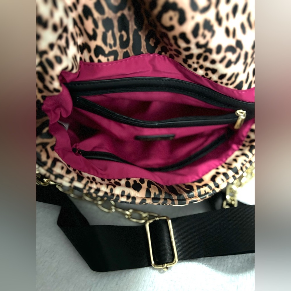 Betsey Johnson Crossbody convertible clutch leopard handbag. - Picture 3 of 14